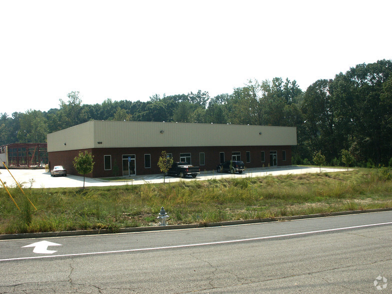 100 Holt Industrial Cir, Acworth, GA for rent - Building Photo - Image 1 of 2