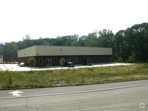 100 Holt Industrial Cir, Acworth, GA for rent Building Photo- Image 1 of 3