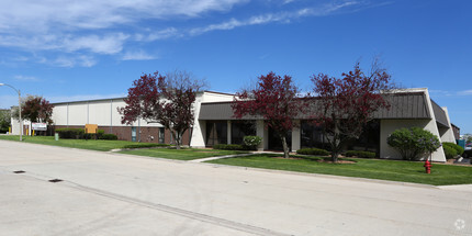 805 Golf Ln, Bensenville, IL for sale Primary Photo- Image 1 of 1