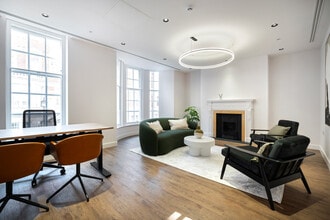 2 Bentinck Mews, London to rent Interior Photo- Image 1 of 12