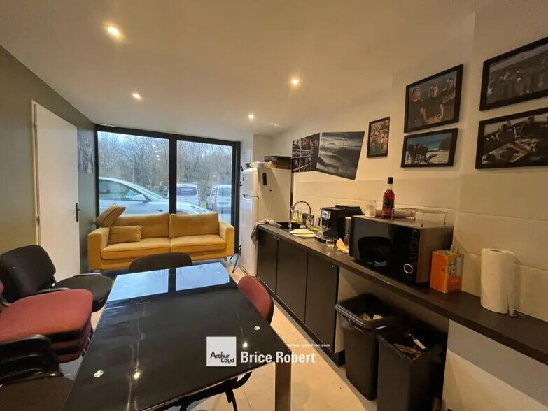 3 Rue De La Pierre Bleue, Chaponost to rent - Interior Photo - Image 3 of 8