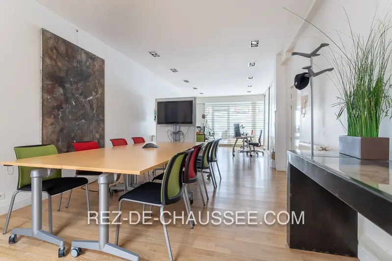 Retail in Paris for sale - Interior Photo - Image 2 of 10