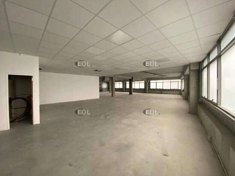 Industrial in Lieusaint to rent - Interior Photo - Image 3 of 20