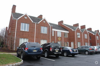 611-612 Courtyard Dr, Hillsborough, NJ for rent Building Photo- Image 1 of 17