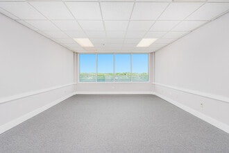 55 Inlet Harbor Rd, Ponce Inlet, FL to rent Interior Photo- Image 2 of 27