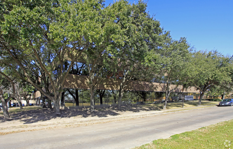 7207 Regency Square Blvd, Houston, TX for rent - Primary Photo - Image 1 of 12