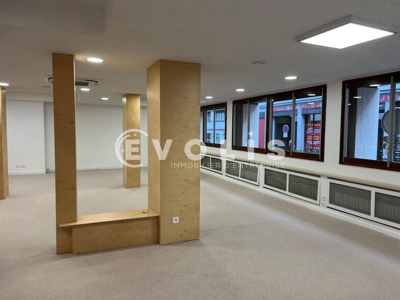 Office in Paris for sale - Interior Photo - Image 2 of 11