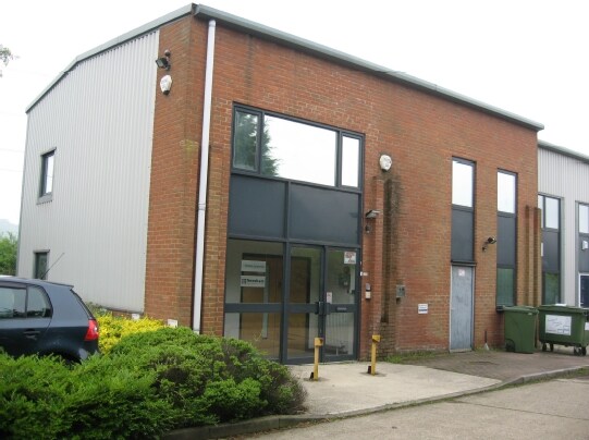 Station Appr, Wendover for sale - Primary Photo - Image 1 of 1