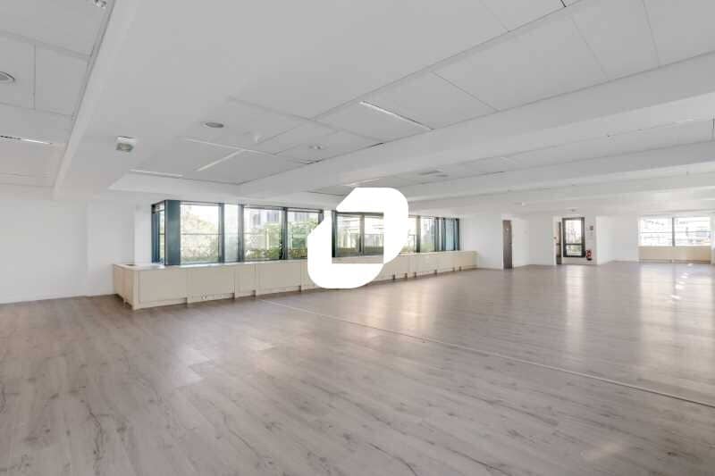 2 Bis Rue De Villiers, Levallois-Perret to rent Building Photo- Image 1 of 24