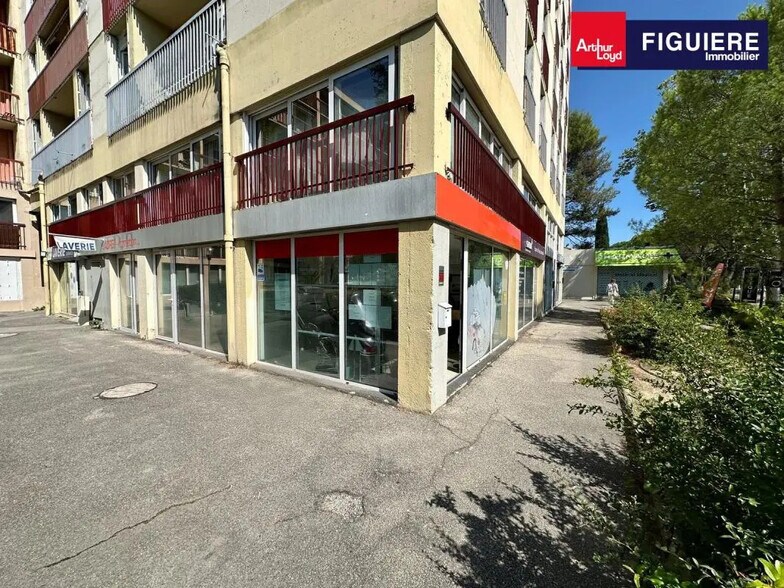 Office in Aix-en-Provence to rent - Building Photo - Image 3 of 8