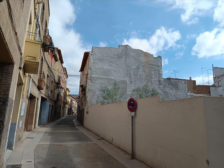 Calle Pedro Gutiérrez, Calahorra, La Rioja for sale - Building Photo - Image 1 of 5