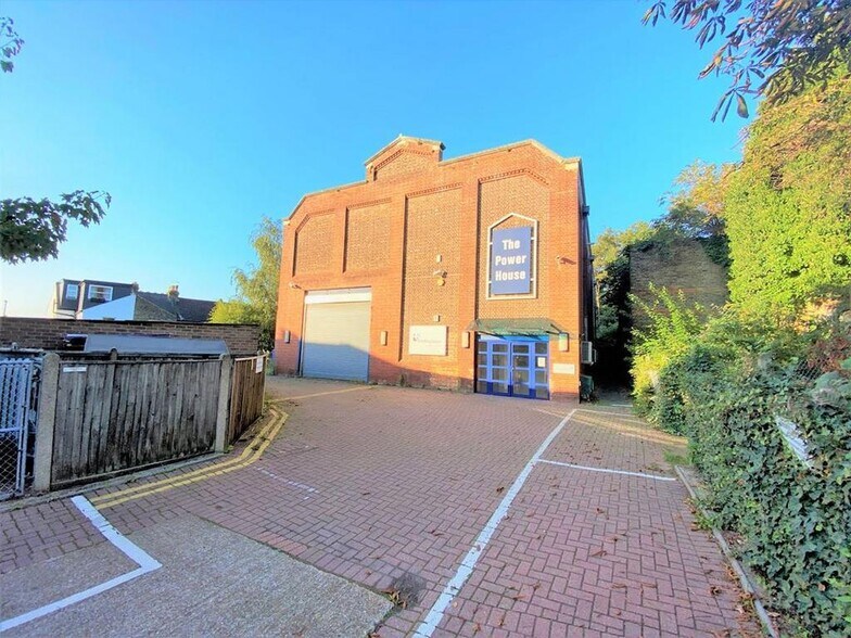 1 Linkfield Rd, Isleworth to rent - Building Photo - Image 3 of 15