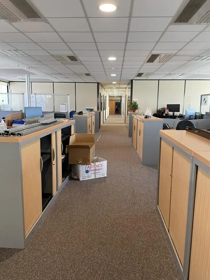 Office in Poissy to rent Interior Photo- Image 1 of 17