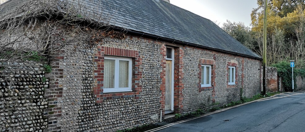 6 Mead Ln, Bognor Regis for sale - Primary Photo - Image 1 of 1