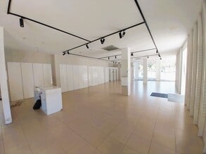 Retail in Madrid, Madrid to rent Interior Photo- Image 1 of 5