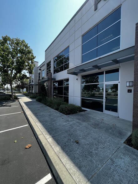 47603-47643 Lakeview Blvd, Fremont, CA for rent - Building Photo - Image 1 of 7