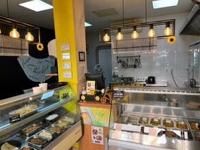 Retail in Madrid, Madrid to rent Interior Photo- Image 2 of 6