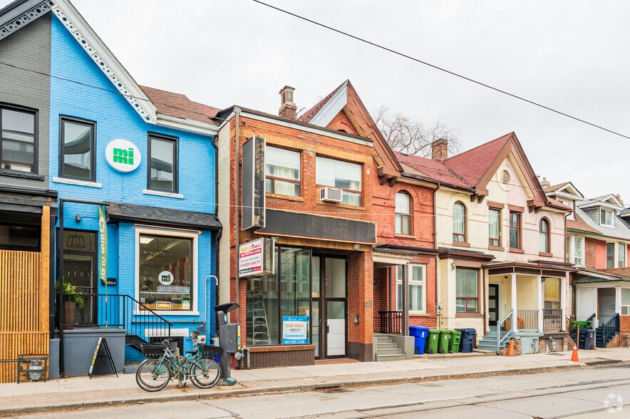 688 Gerrard St E, Toronto, ON for sale - Building Photo - Image 2 of 3