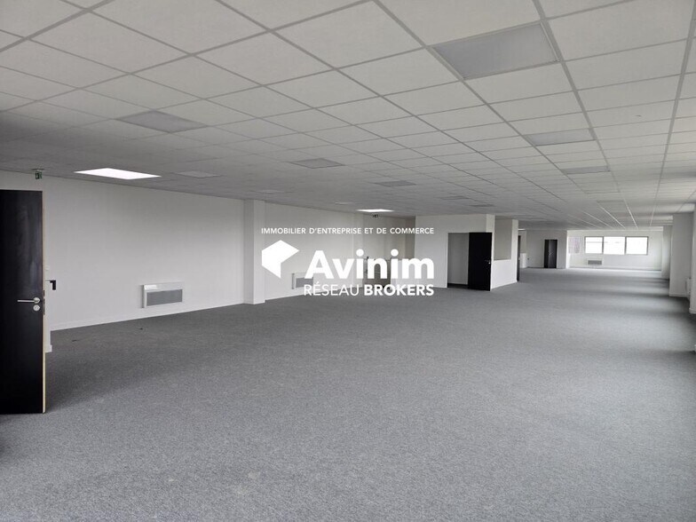 Industrial in Louvres to rent - Interior Photo - Image 3 of 5