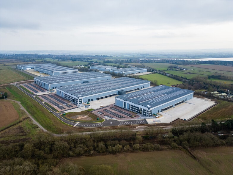 Coventry Rd, Rugby to rent - Building Photo - Image 1 of 42