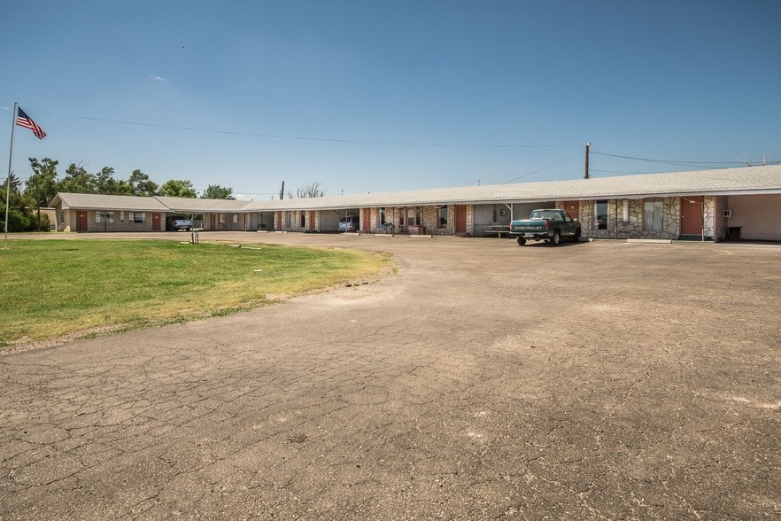 12037 E Frederic Ave, Pampa, TX for sale - Building Photo - Image 1 of 1