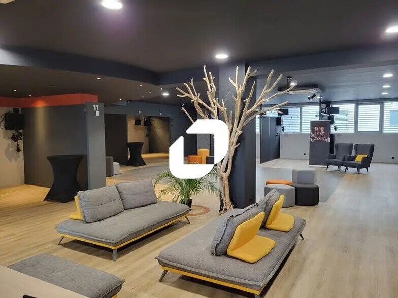 Retail in Mérignac to rent - Building Photo - Image 2 of 9