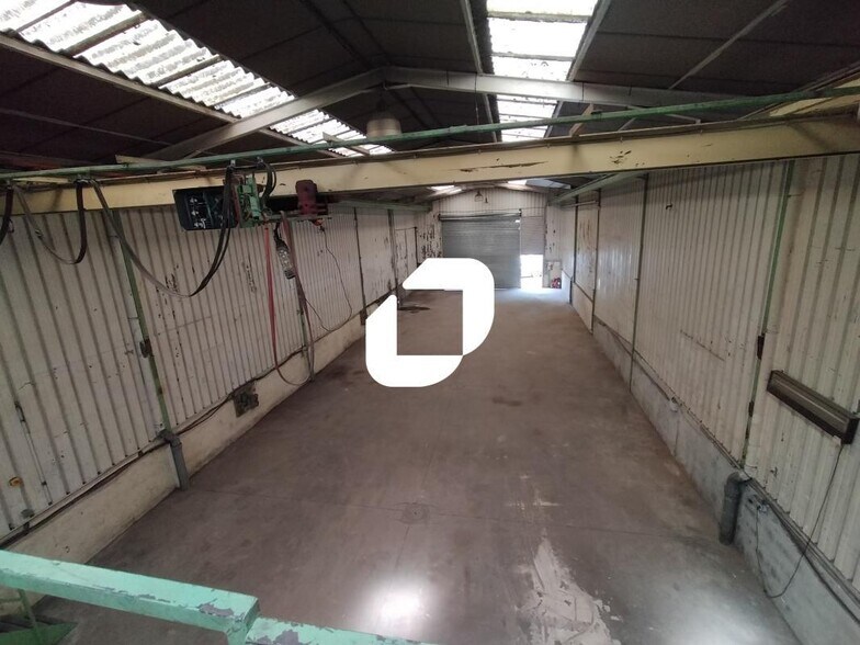 Light Industrial in Noisy Le Sec to rent - Interior Photo - Image 1 of 7
