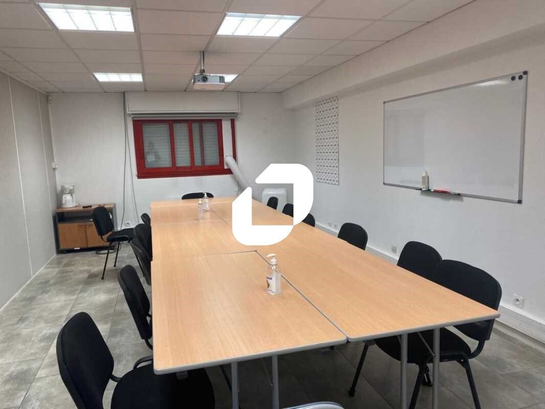 Office in Conflans-Sainte-Honorine to rent Interior Photo- Image 1 of 15