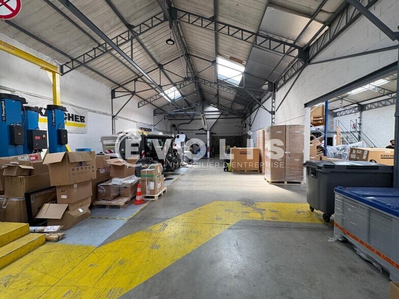 Light Industrial in Vénissieux to rent - Interior Photo - Image 2 of 17