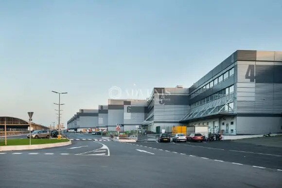 Office in Pantin to rent - Building Photo - Image 2 of 2