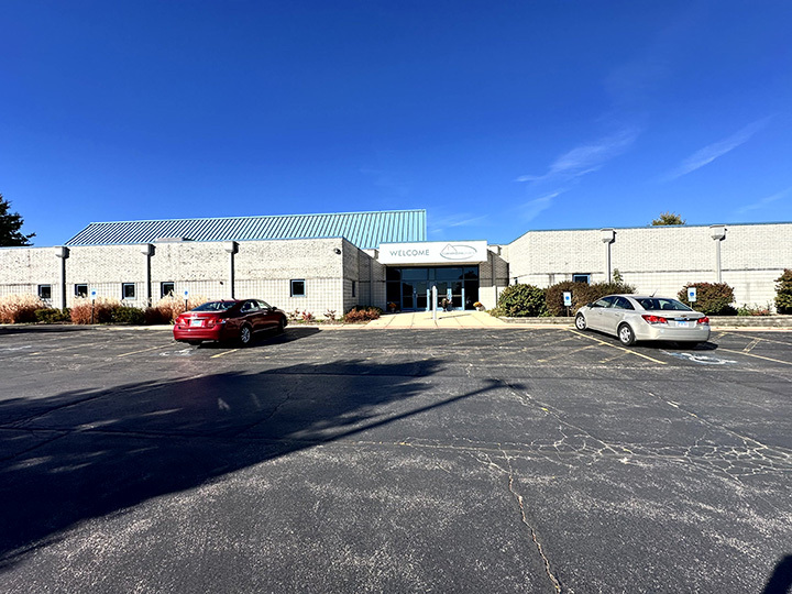 41W170 Russell Rd, Elgin, IL for sale - Building Photo - Image 2 of 15