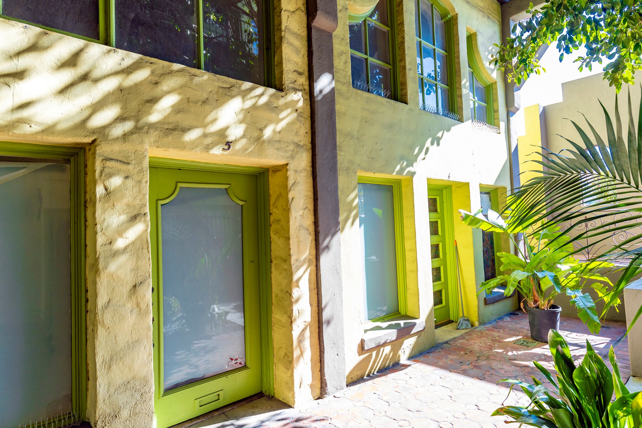 672 S La Fayette Park Pl, Los Angeles, CA to rent Building Photo- Image 1 of 10