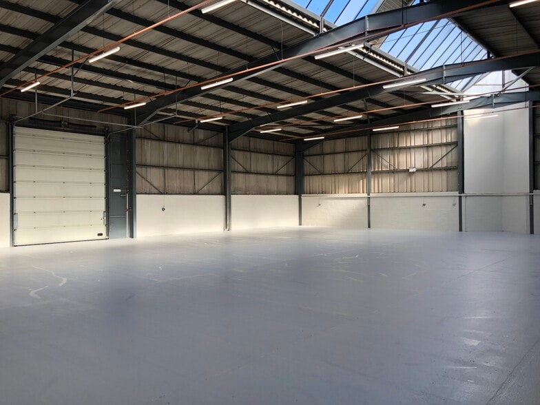 Heathfield, Milton Keynes to rent - Building Photo - Image 3 of 13
