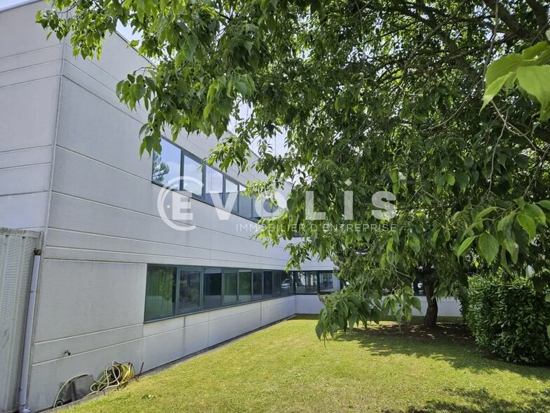 9 Avenue Des Froides Bouillies, Morangis to rent - Primary Photo - Image 1 of 12