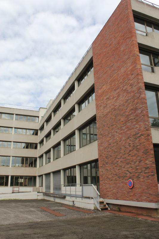 Office in Montigny-le-Bretonneux to rent Building Photo- Image 1 of 6