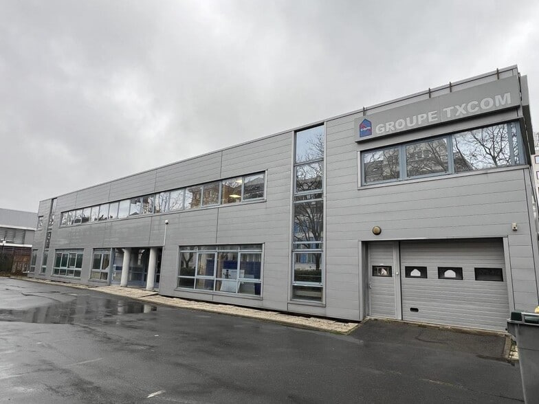Office in Le Plessis-Robinson to rent - Building Photo - Image 1 of 20