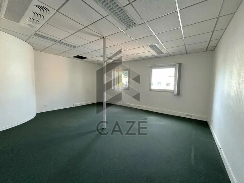 Office in Pessac to rent - Interior Photo - Image 3 of 4