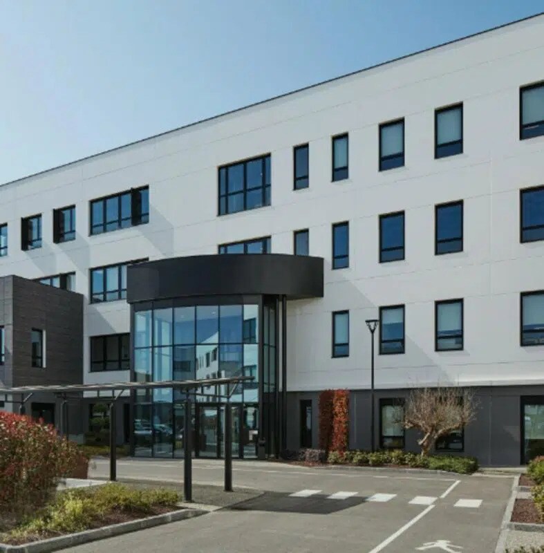 Office in Genas to rent Building Photo- Image 1 of 9