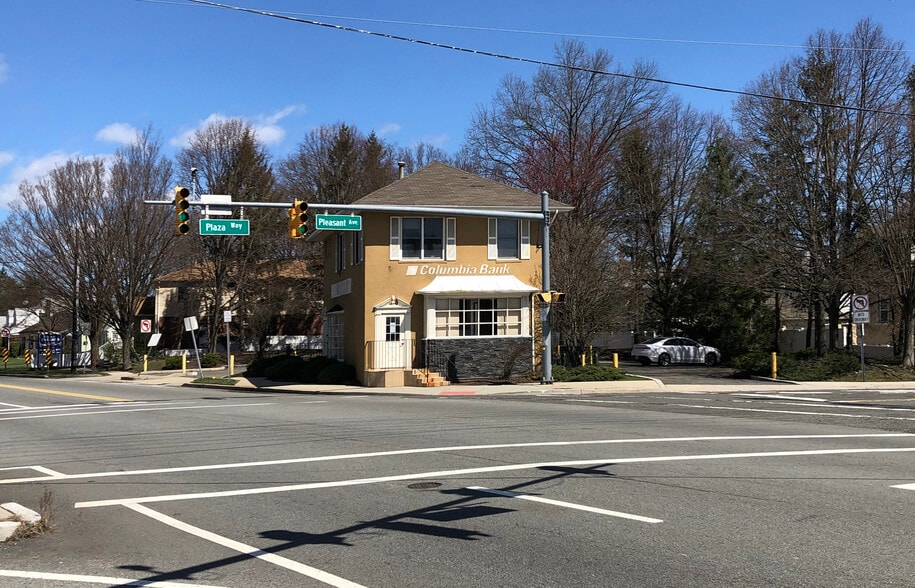 134 Farview Ave, Paramus 07652 UK