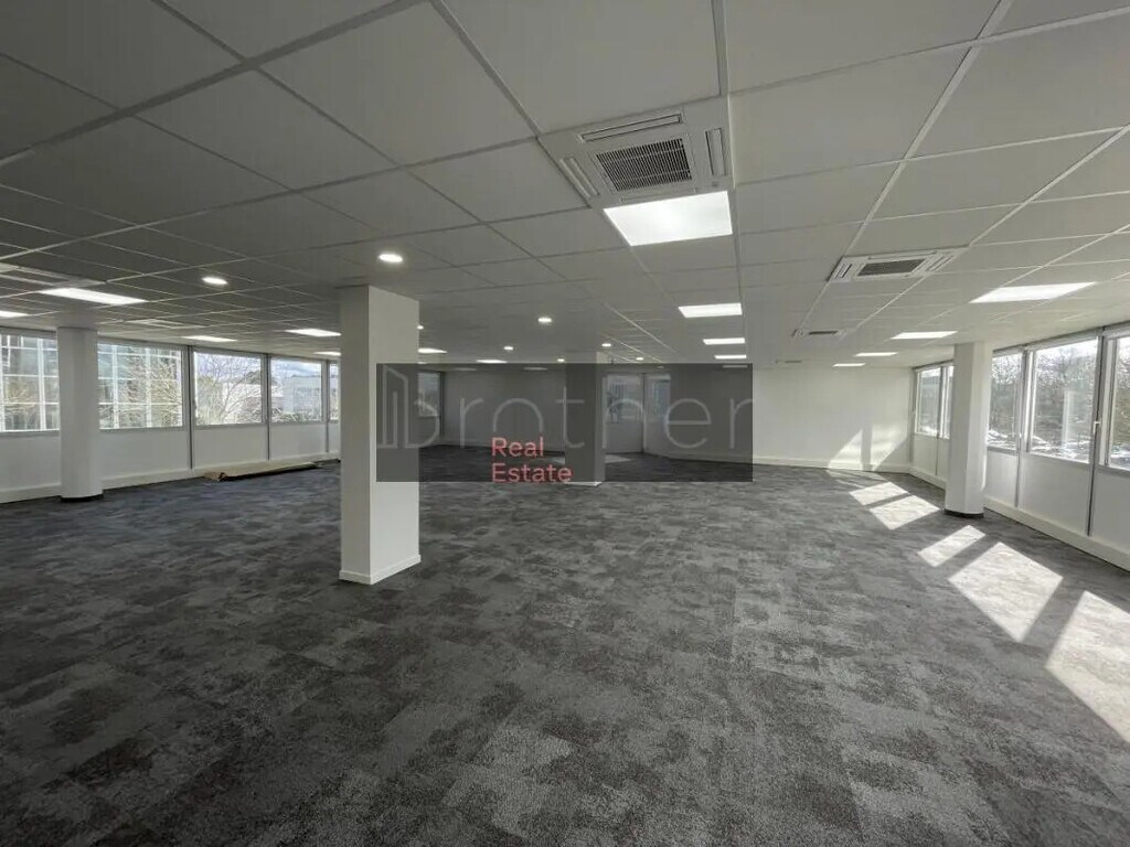 Location Bureaux 49 m² à 2 649 m² - Photo 1