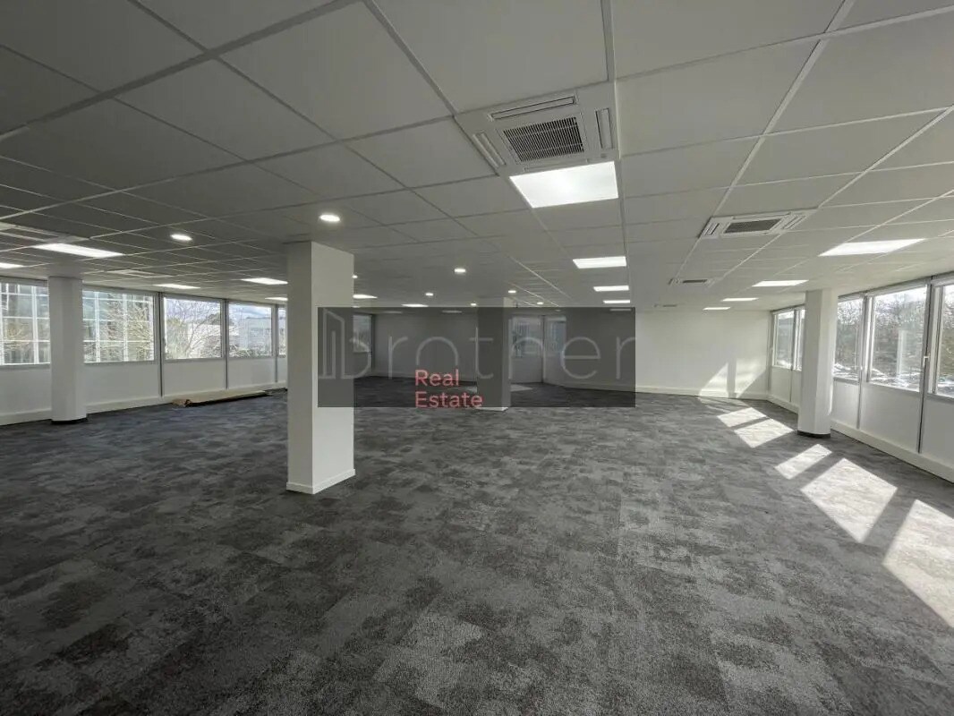 Office in Pessac to rent Interior Photo- Image 1 of 8