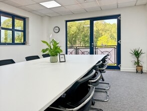 1 Cherry Park Ln, London to rent Interior Photo- Image 2 of 5