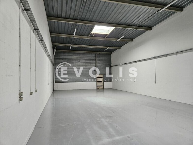 4 Route De Longjumeau, Chilly-Mazarin to rent - Interior Photo - Image 2 of 13