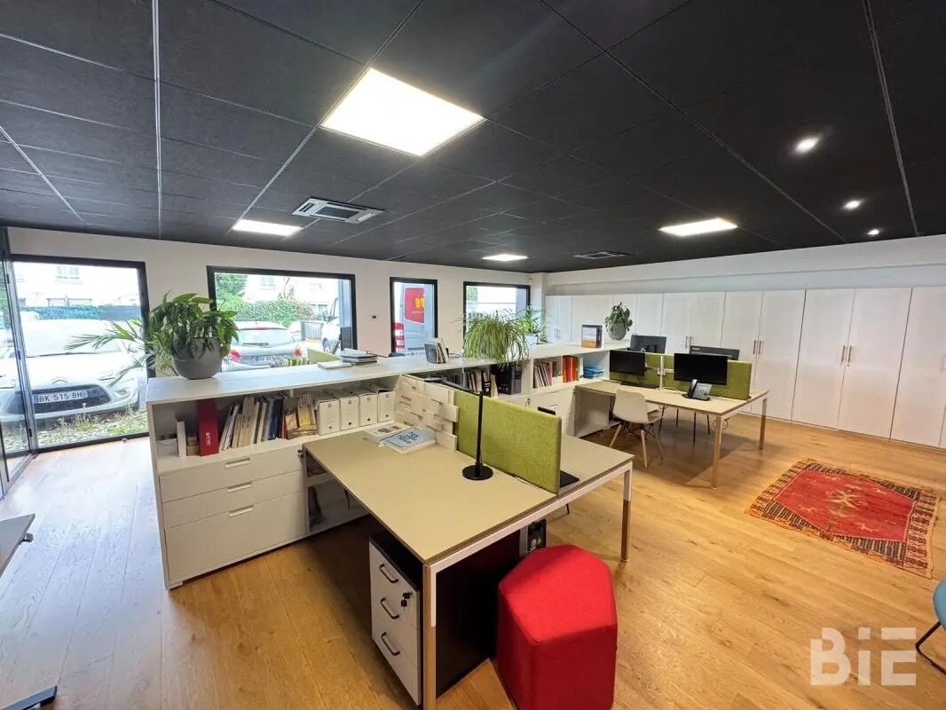 Office in Bègles to rent Interior Photo- Image 1 of 7