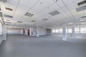 Retail in Madrid, Madrid to rent Interior Photo- Image 2 of 9