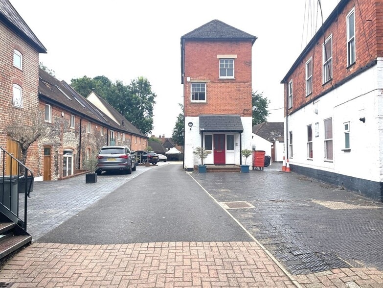 12-14 Hart St, Henley On Thames to rent - Building Photo - Image 2 of 2