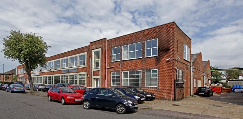 Carlisle Rd, London to rent - Primary Photo - Image 1 of 13