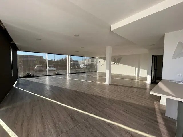 14 Rue Du Bas Taulet, Pélissanne for sale - Building Photo - Image 2 of 5