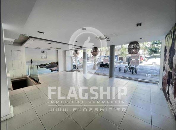 Retail in Paris to rent - Interior Photo - Image 2 of 5