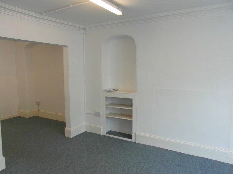 6 Fore St, Looe to rent - Interior Photo - Image 2 of 2
